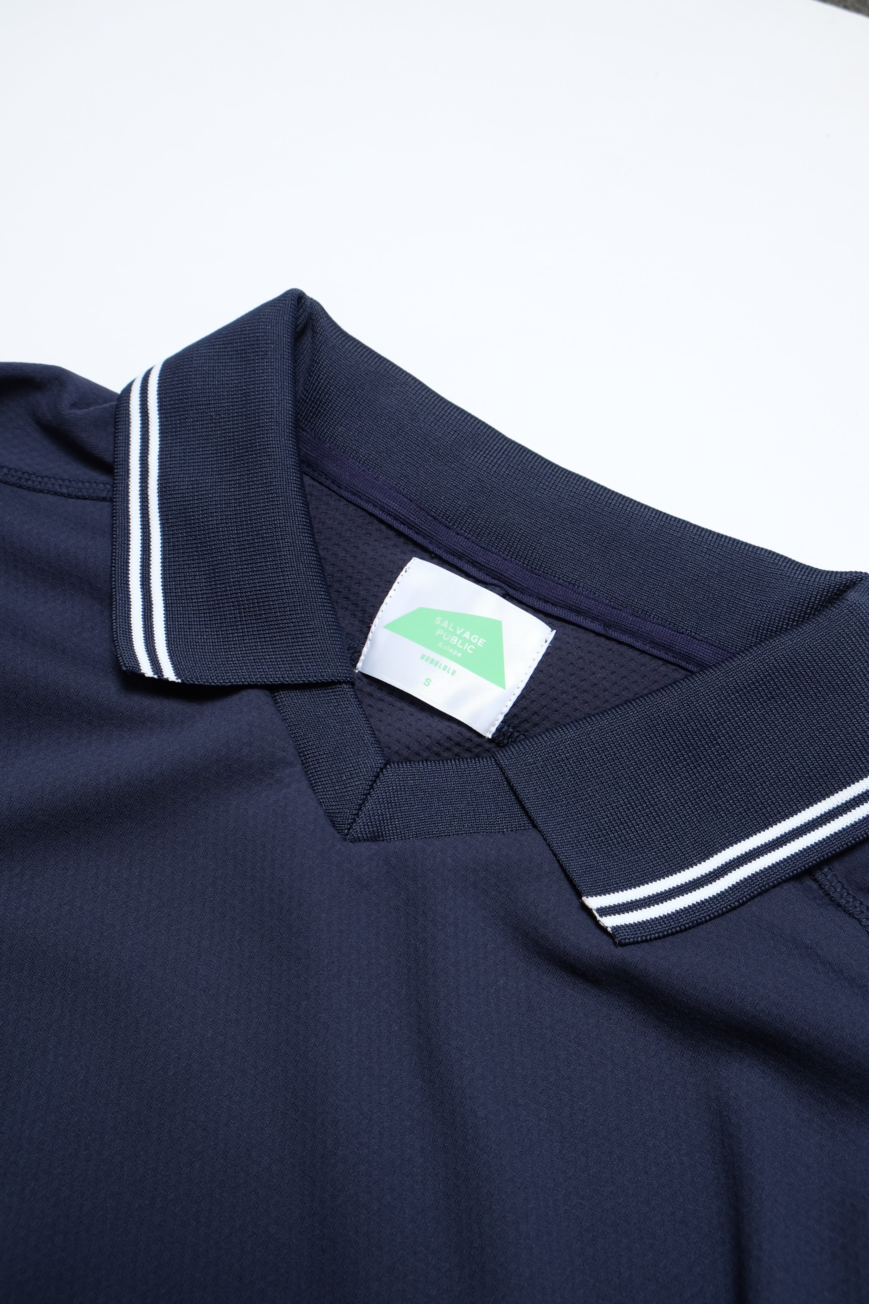 ʻAlapaina Vneck Polo - Big Aloha - Navy