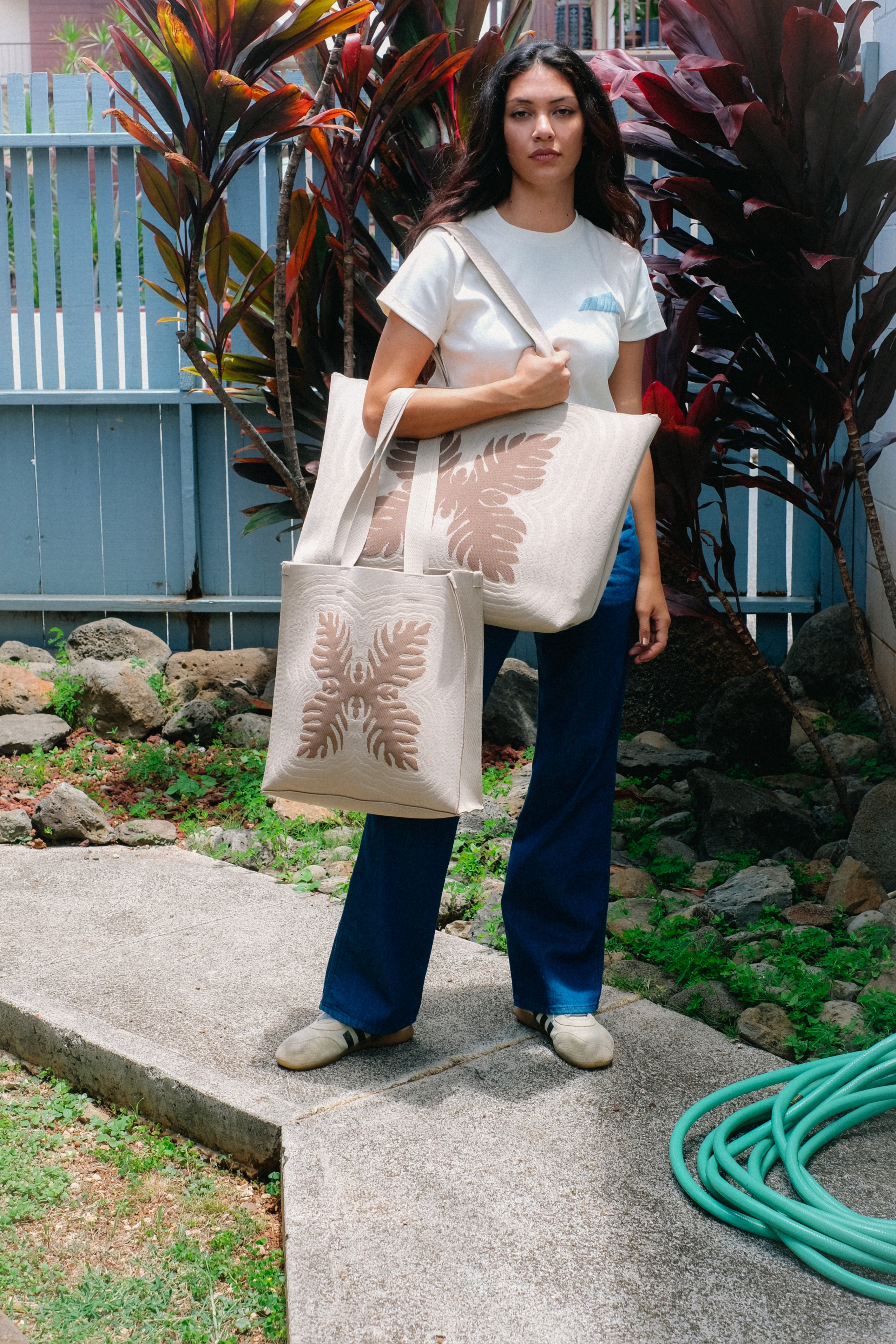 Women's T-Shirt -Aloha Puffy - Macadamia