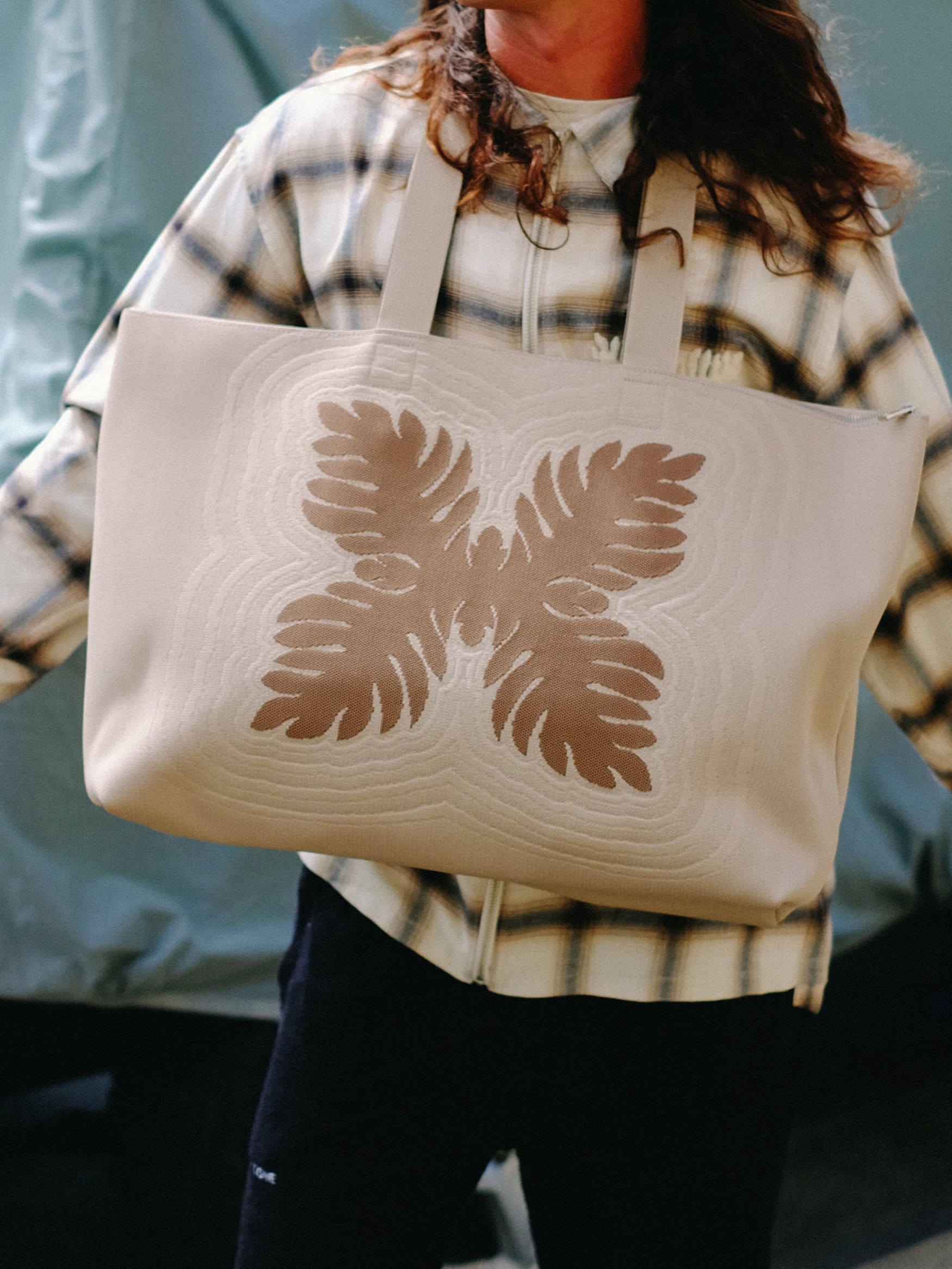 油彩『Weekday Off』 Salvage Public x Sig Zane Designs - Jacquard Weekender Bag - Tan