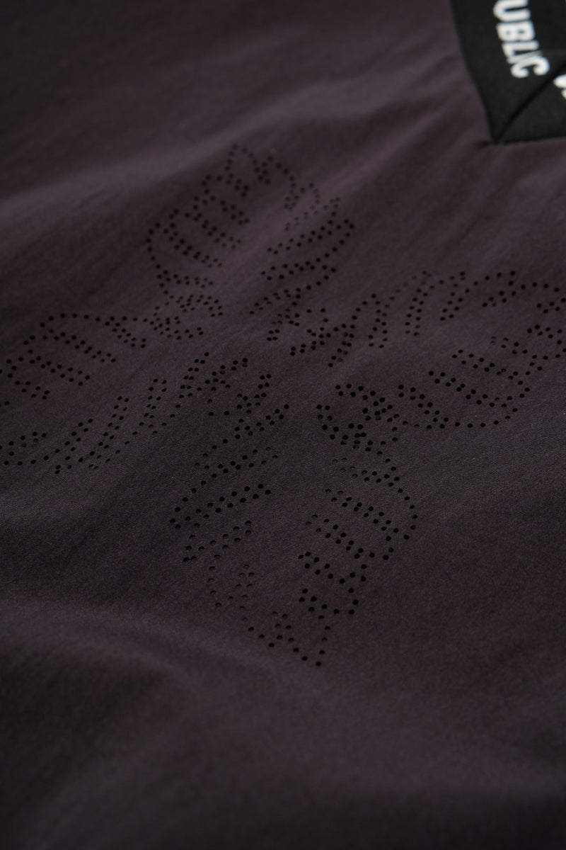 Kaʻala 37.5 V Neck Pullover - Black