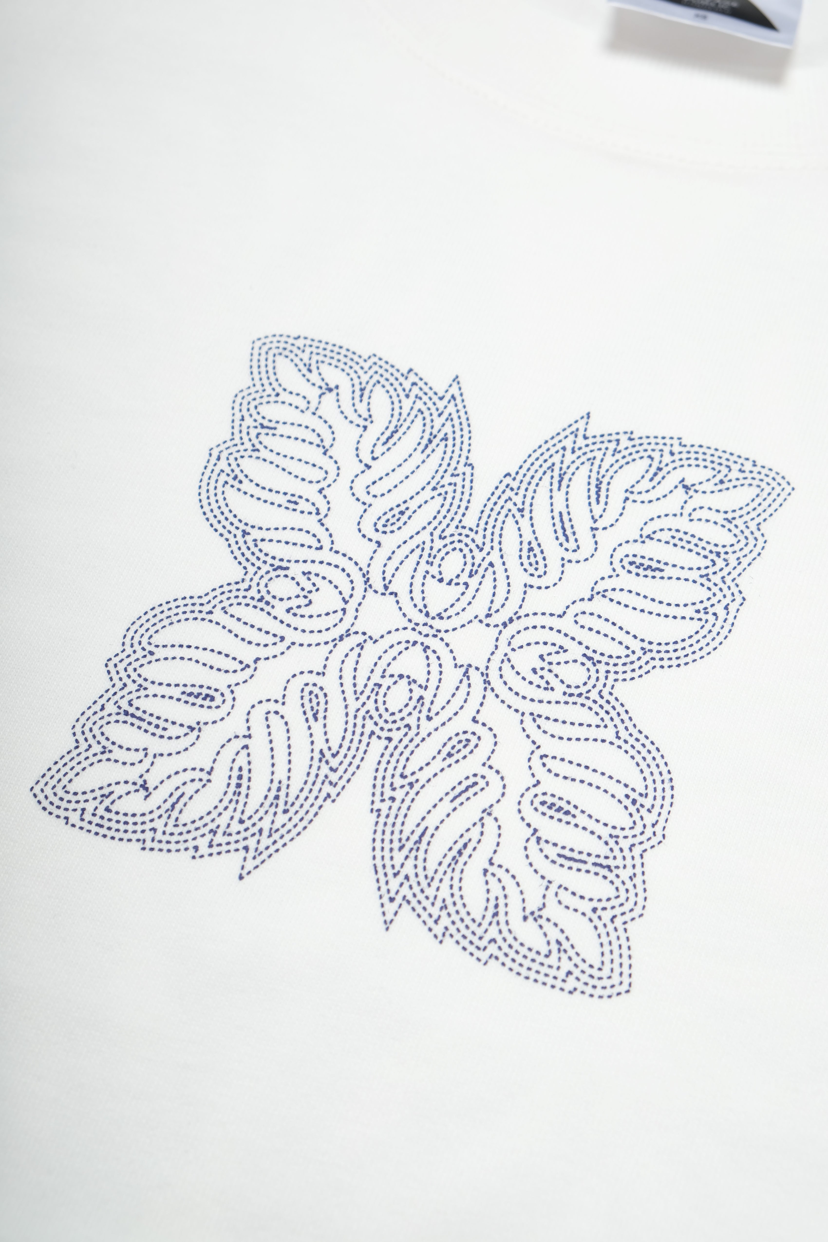 T-Shirt - Laua'e Echo Stitch - White
